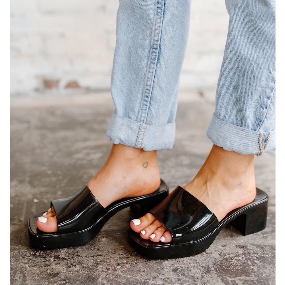 Qupid Gelsie-01 Black Jelly Block Heel sandals
